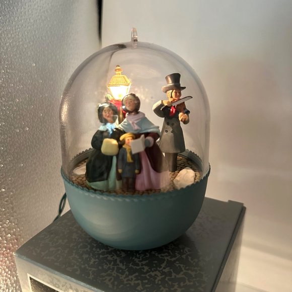 Joyous Carolers Ornament We Wish You A Merry Christmas Light Motion Music - Picture 3 of 8